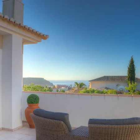 Villa Montanha: Luxury Coastal Retreat with Pool, Near Praia da Luz Exterior photo