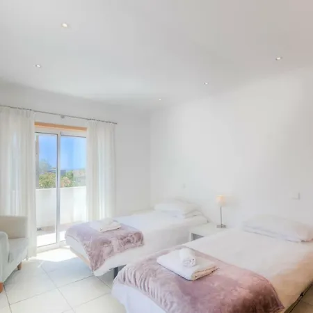 Villa Montanha: Luxury Coastal Retreat with Pool, Near Praia da Luz Exterior photo