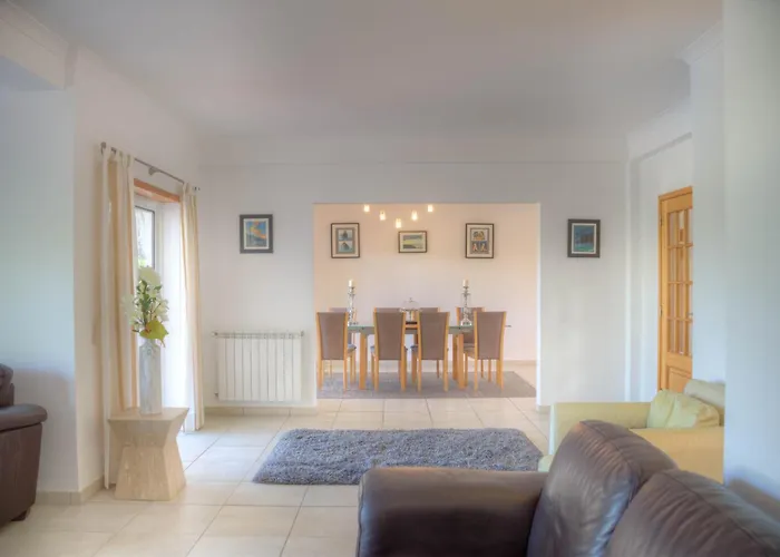 Villa Montanha, Luxury Coastal Villa, With Swimming Pool, Loungers And Alfresco Dining, 10 Min Walk To The Beautiful Praia Da Luz Beach, Shops, Bars And Restaurants!