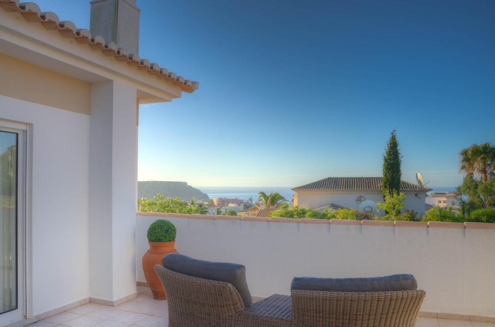 Villa Montanha: Luxury Coastal Retreat With Pool, Near Da Praia Da Luz